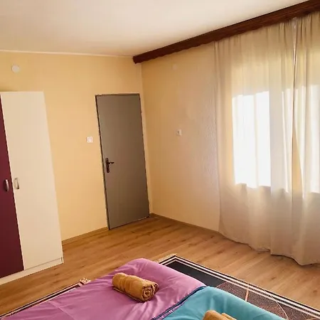 Apartmán за гости байрактарова